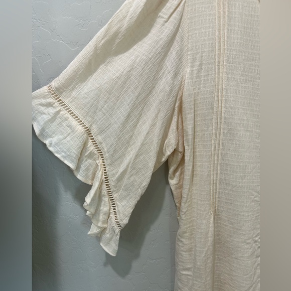 NWT π LC Lauren Conrad Cream Flutter Sleeve Top π - Picture 3 of 4